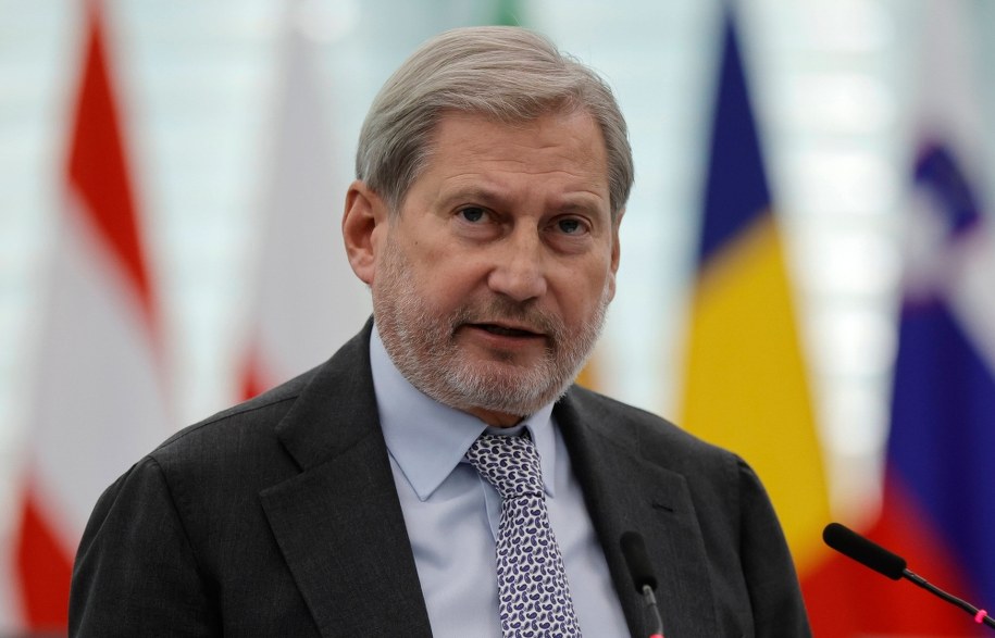 Johannes Hahn /RONALD WITTEK /PAP/EPA