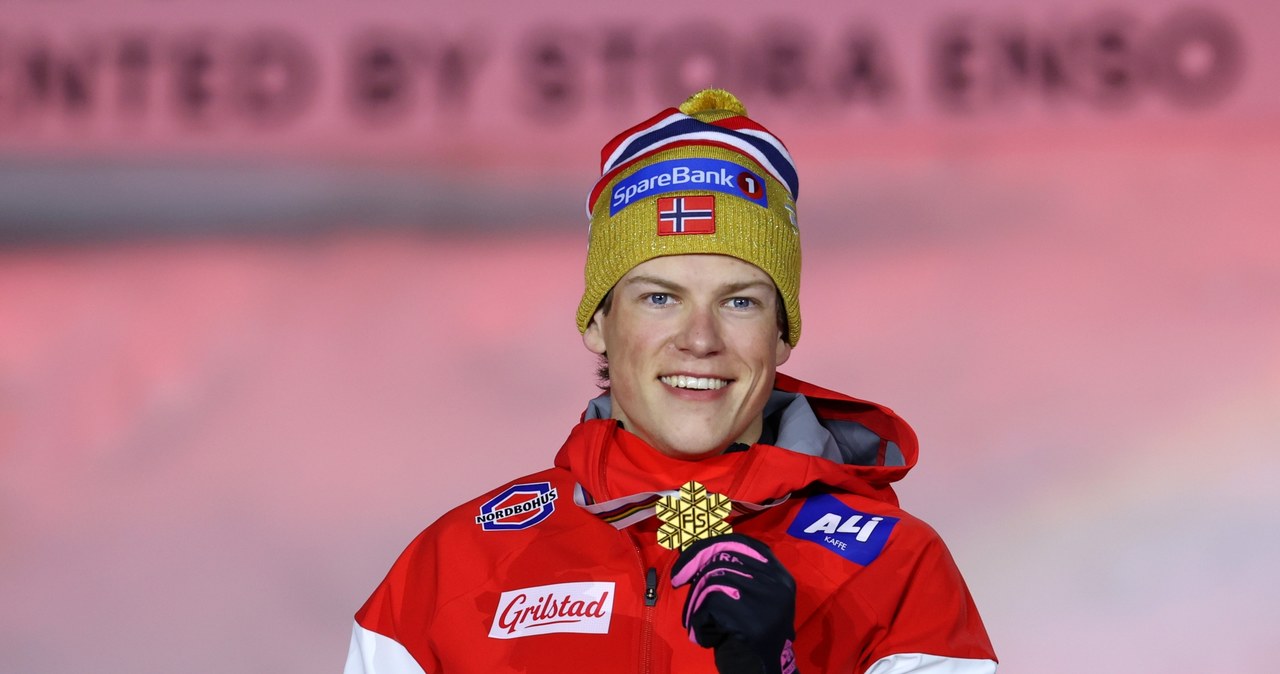 Johannes Hoesflot Klaebo ze złotym medalem - Oberstdorf 2021 /Alexander Hassenstein /Getty Images