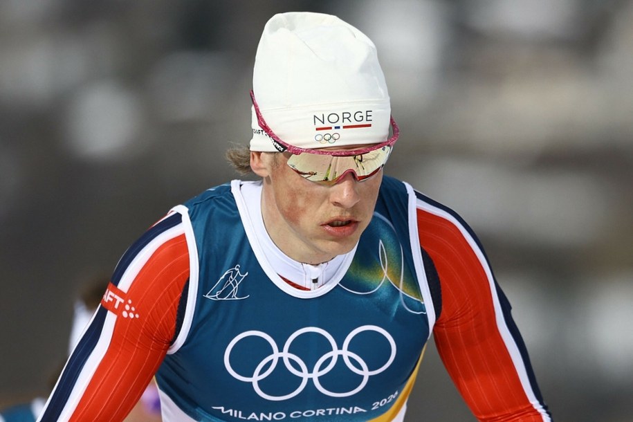 Johannes Klaebo triumfuje /ANNE-CHRISTINE POUJOULAT /AFP/EAST NEWS