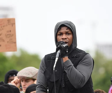 John Boyega porwał tłumy płomienną przemową na temat rasizmu 