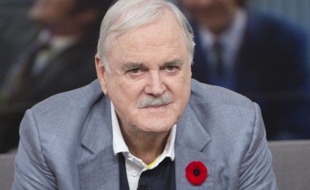 John Cleese zakpił z ekonomisty wychwalającego Rosję. Wspomniał o polskiej wódce