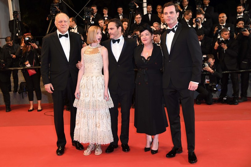 John Doman, Ekaterina Samsonov, Joaquin Phoenix, Lynne Ramsay i Alex Manette w Cannes /AFP