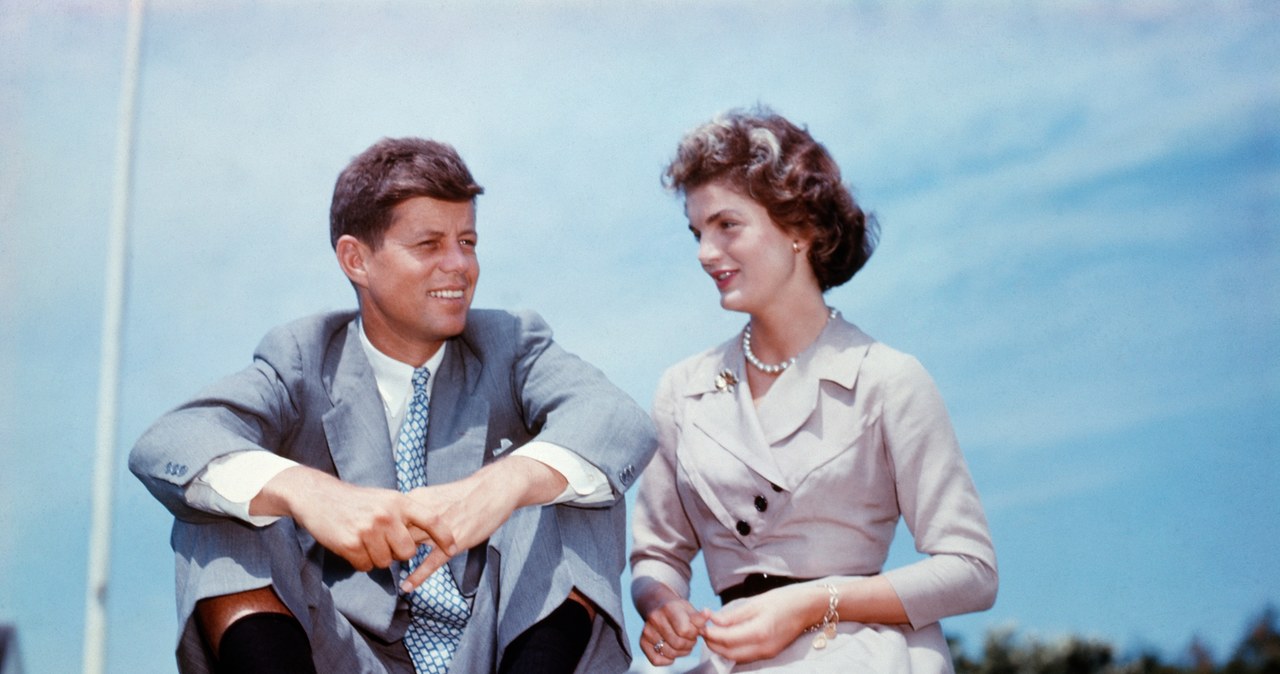 John F. Kennedy i Jacqueline Bouvier kilka miesięcy przed ślubem / Bettmann / Contributor /Getty Images