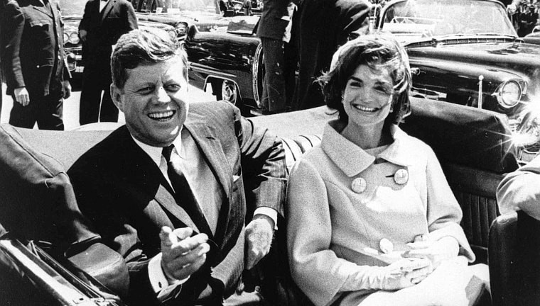 John F. Kennedy i Pierwsza Dama Jacqueline Kennedy /ABBIE ROWE /PAP/EPA