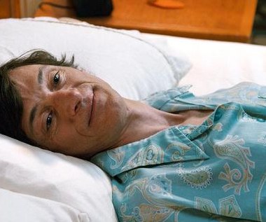 John Hawkes w scenie z filmu "Sesje"