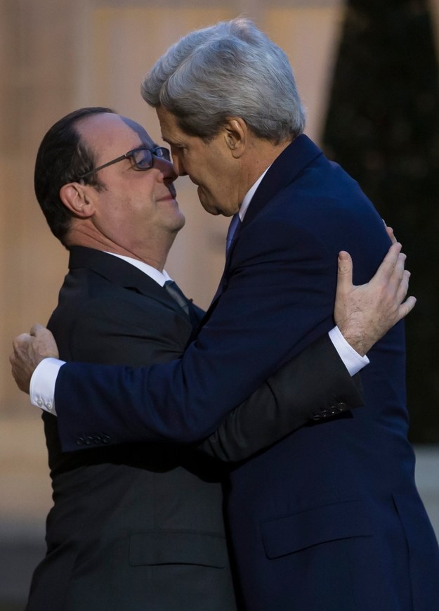 John Kerry i Francois Hollande /IAN LANGSDON /PAP/EPA