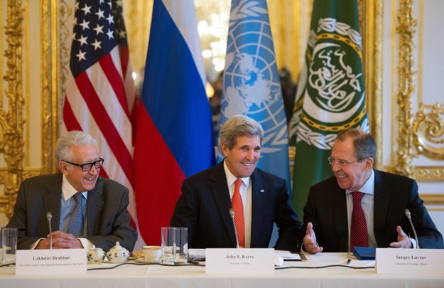 John Kerry i Siegiej Ławrow na spotkaniu w Paryżu /ALAIN JOCARD /PAP/EPA