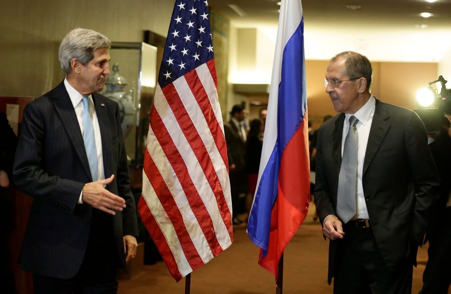 John Kerry i Siergiej Ławrow /JASON SZENES    /PAP/EPA