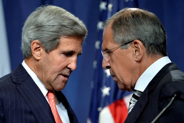John Kerry i Siergiej Ławrow /MARTIAL TREZZINI /PAP/EPA