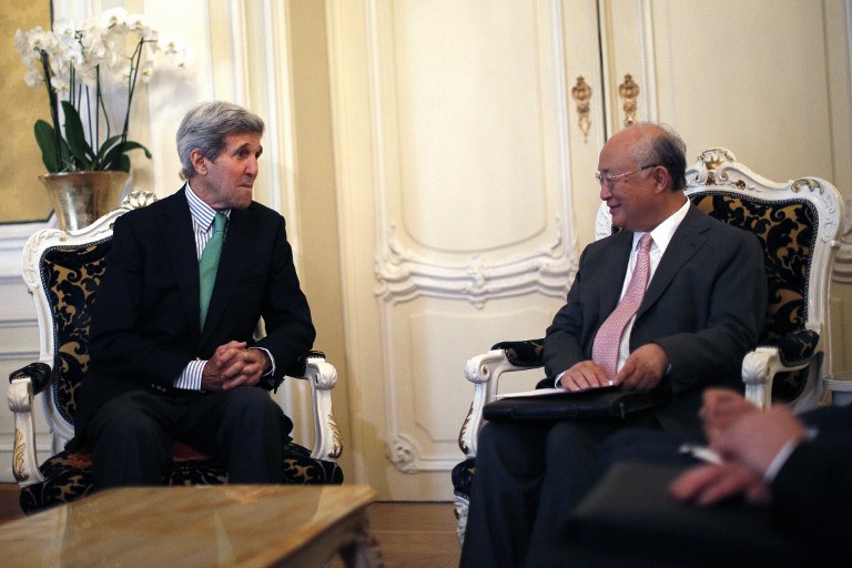 John Kerry i Yukiya Amano, szef Międzynarodowa Agencja Energii Atomowej, podczas negocjacji nuklearnych /CARLOS BARRIA / POOL / AFP /AFP