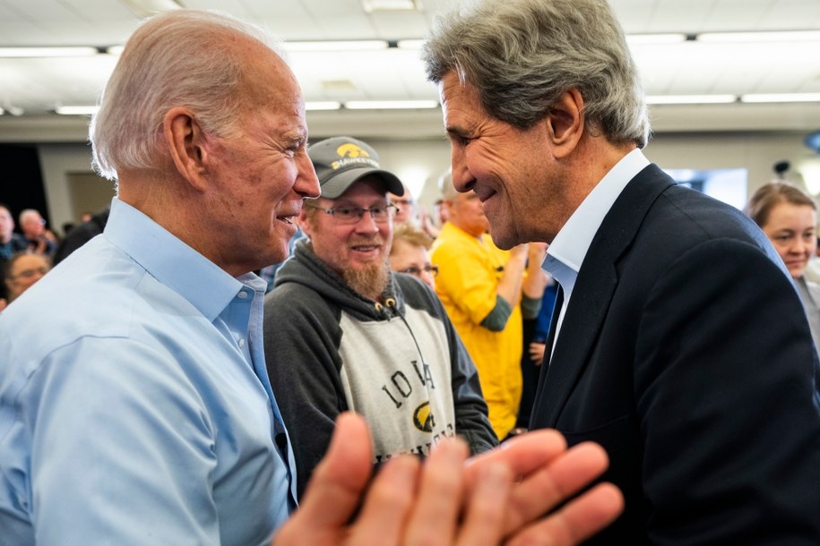 John Kerry ma w administracji Joe Bidena zajmować się sprawami klimatu /JIM LO SCALZO /PAP/EPA