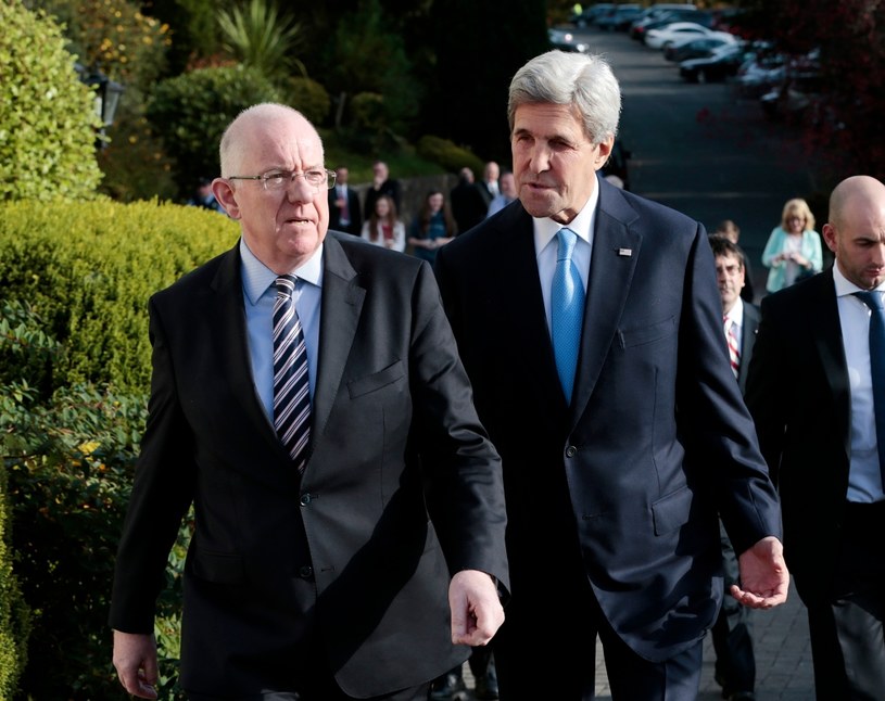 John Kerry z Charlesem Flanaganem podczas wizyty w Irlandii /AFP
