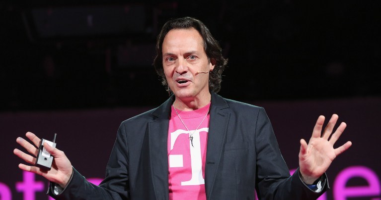 John Legere, szef T-Mobile USA. Znany ze swoich odważnych wypowiedzi. On sam twierdzi, że "Mówi, jak jest" /AFP