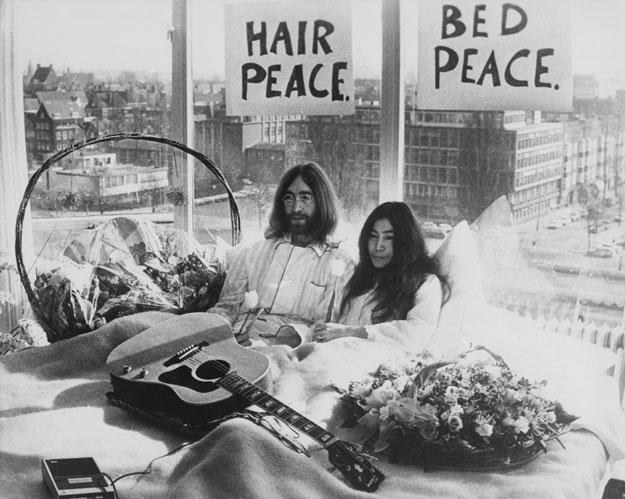 John Lennon i Yoko Ono: W łóżku dla pokoju fot. Central Press /Getty Images/Flash Press Media