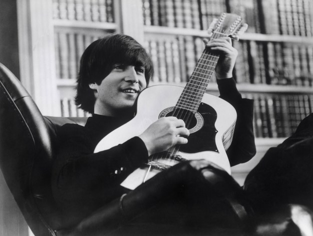 John Lennon na zdjęciu wykonanym około 1964 roku /DPA /PAP