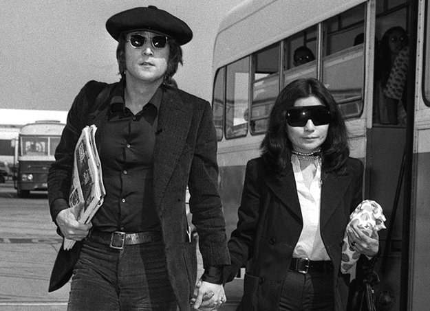 John Lennon z ukochaną Yoko Ono /arch. AFP