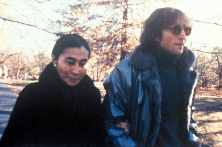 John Lennon z żoną Yoko Ono na zdjęciu ze stycznia 1980 roku /	uppa /PAP/DPA