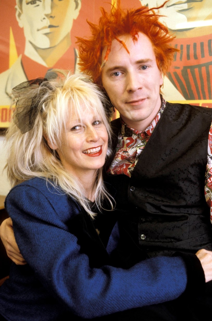 John Lydon z żoną, Norą Forster w 2001 roku /Fin Costello/Redferns /Getty Images
