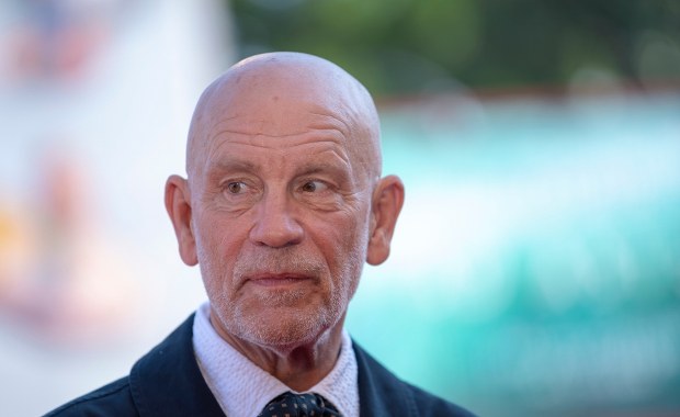 John Malkovich wycięty w montażu. Reżyser mówi o „złamanym sercu”