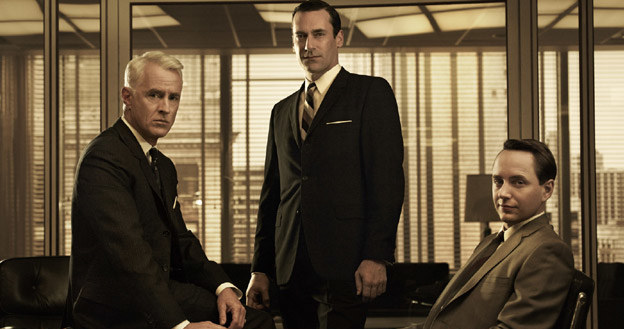 John Slattery, Jon Hamm i Vincent Kartheiser na plakacie promującym piąty sezon serialu "Mad Men" /materiały prasowe