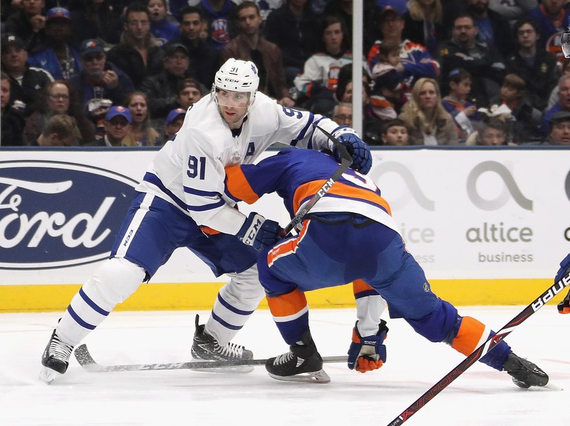 John Tavares w meczu z New York Islanders /AFP