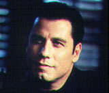 John Travolta w filmie "Dorwać małego" /