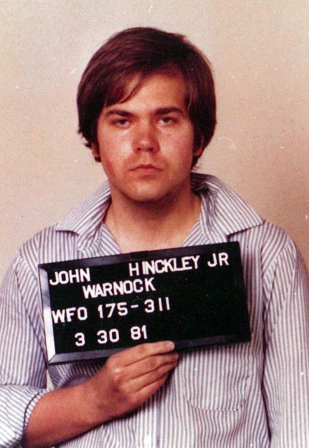 John W. Hinckley Jr. na zdjęciu z 1981 roku /FBI / HANDOUT /PAP/EPA