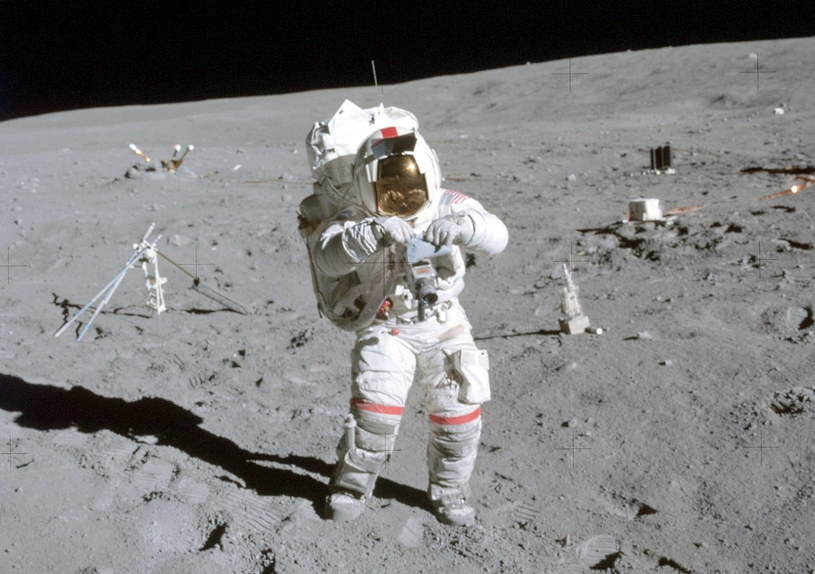 John Young w trakcie misji Apollo 16 /Kosmonauta