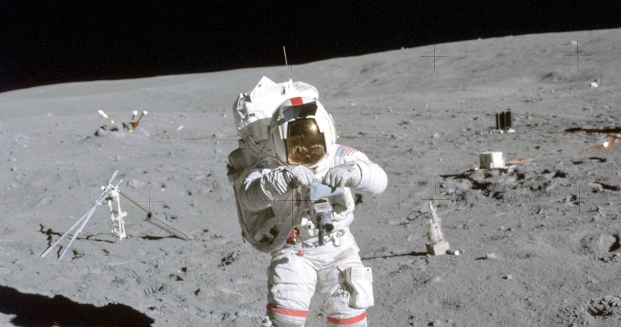 John Young w trakcie misji Apollo 16 /Kosmonauta