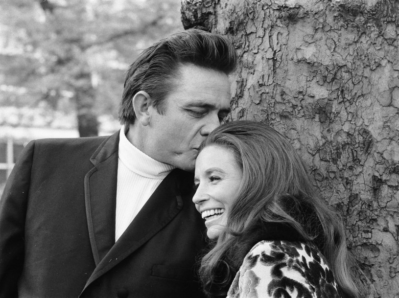 Johnny Cash i June Carter Cash /Mirrorpix /Getty Images