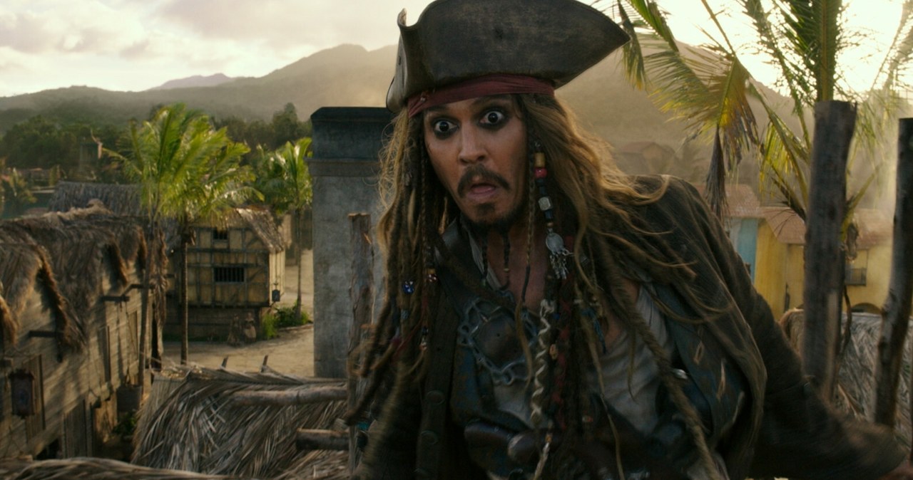 Johnny Depp jako Jack Sparrow w "Piratach z Karaibów: Zemście Salazara" /Image supplied by Capital Pictures/EAST NEWS /East News