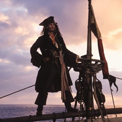 Johnny Depp w filmie "Piraci z Karaibów: Klątwa Czarnej Perły" /