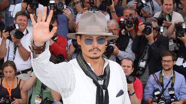 Johnny Depp w firmowym nakryciu głowy pojawił się także w Cannes /AFP
