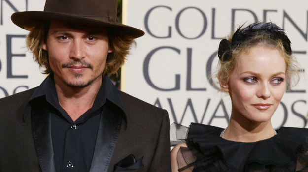 Johnny Depp zapewnia, że z żoną Vanessą Paradis nadal łączy go gorące uczucie /Carlo Allegri /Getty Images