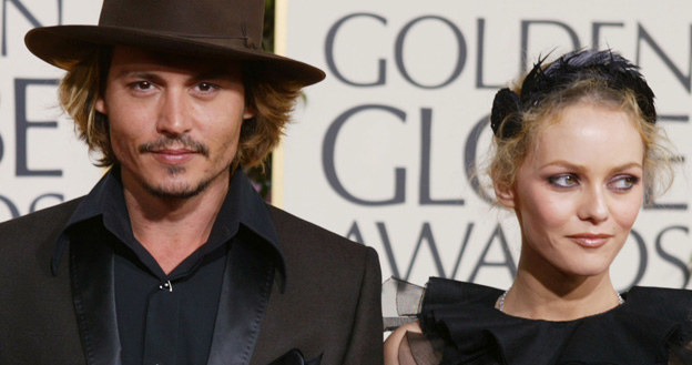 Johnny Depp zapewnia, że z żoną Vanessą Paradis nadal łączy go gorące uczucie /Carlo Allegri /Getty Images