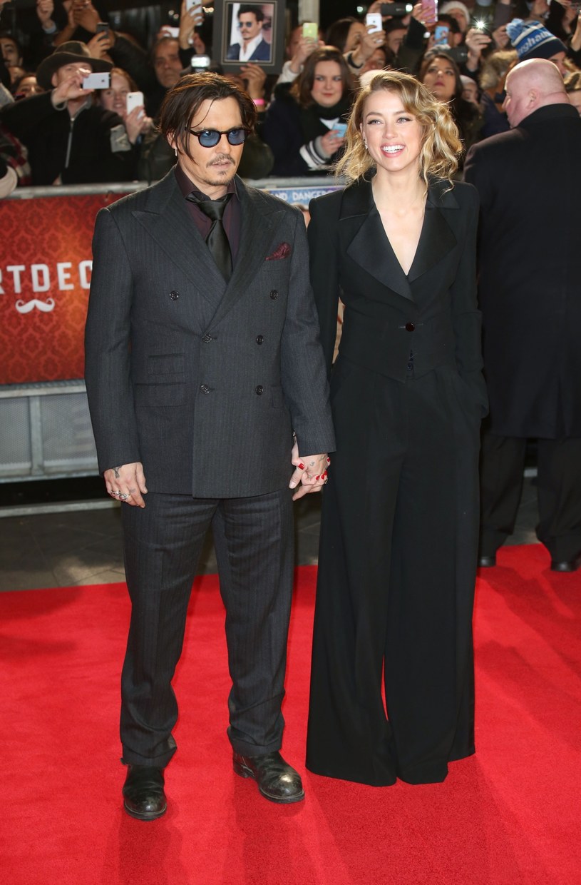 Johnny Depp został zauważony z tajemniczym pierścieniem /Tim P. Whitby /Getty Images