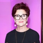 Jolanta Kwaśniewska prezentuje jesienne trendy. Te stylizacje wizualnie odmładzają