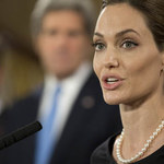 Jolie na G8 przeciw przemocy seksualnej