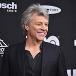 Jon Bon Jovi na zmywaku. Tak pomaga podczas pandemii koronawirusa 