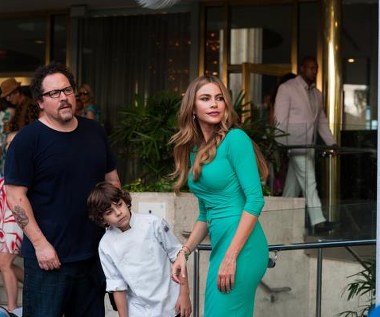 Jon Favreau, Emjay Anthony i Sofía Vergara w scenie z filmu "Szef"