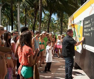 Jon Favreau w scenie z filmu "Szef"