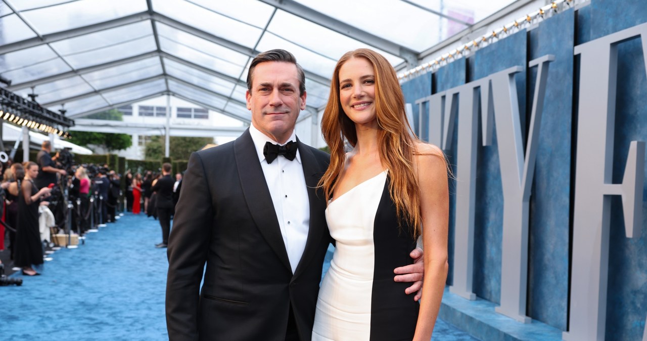 Jon Hamm i Anna Osceola /Cindy Ord/VF23 /Getty Images