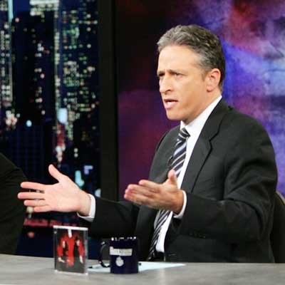Jon Stewart znany jest ze swojego programu telewizyjnego "The Daily Show" /AFP