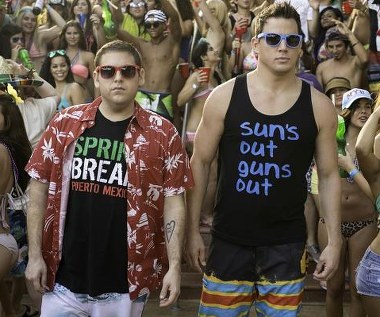 Jonah Hill i Channing Tatum w scenie z filmu "22 Jump Street"