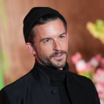 Jonathan Bailey Jonathan Bailey w nowym filmie Netfliksa. Opowie o słynnej sprawie
