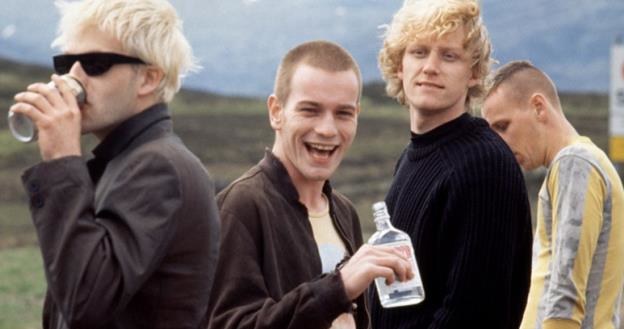 Jonny Lee Miller, Ewan McGregor, Kevin McKidd i Ewen Bremner w scenie z filmu "Trainspotting" /materiały prasowe