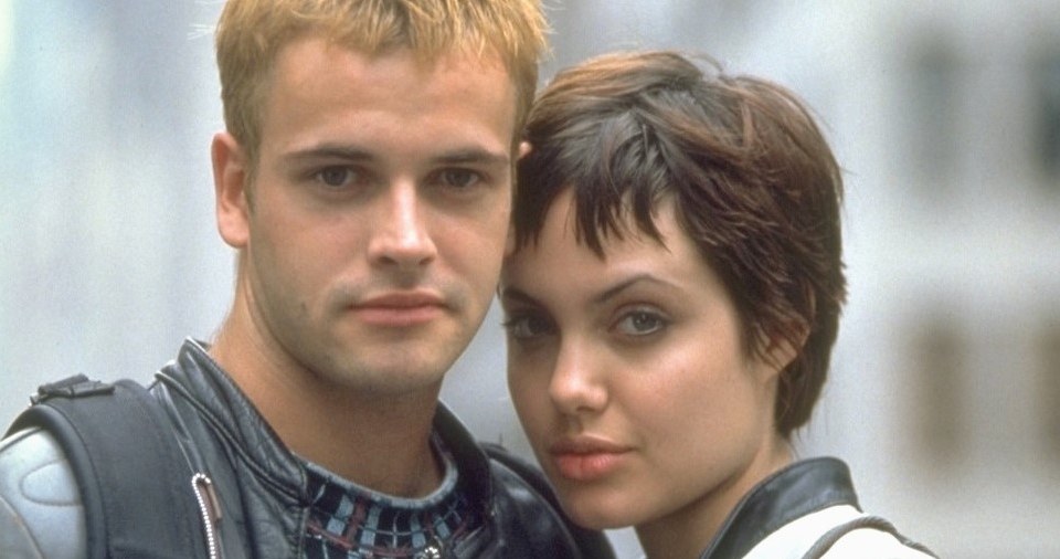 Jonny Lee Miller i Angelina Jolie w filmie "Hakerzy" /Frank Trapper /Getty Images