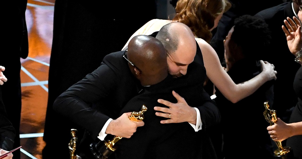 Jordan Horowitz i Barry Jenkins podczas 89. ceremonii rozdania Oscarów / Kevin Winter / Staff /Getty Images