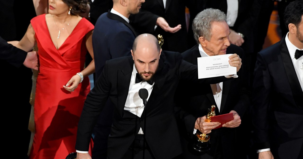 Jordan Horowitz i Warren Beatty podczas 89. ceremonii rozdania Oscarów / Kevin Winter / Staff /Getty Images