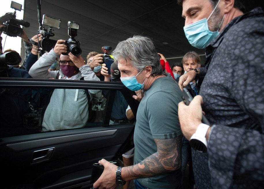 Jorge Messi przyleciał na lotnisko El Prat w Barcelonie /ENRIC FONTCUBERTA /PAP/EPA